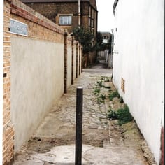 King's Head Alley - Another relic of the network of alleys in which many of Blue Town's Jews lived.