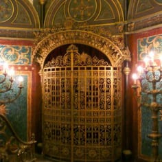 Middle Street Synagogue - The richly ornamented Ark