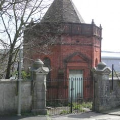 Florence Place Cemetery (1826) - Ohel (burial Hall)