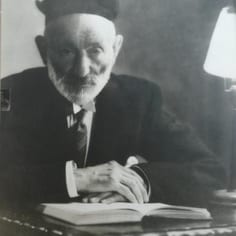 A devout older member of the Brighton Jewish community turn of the 20th century