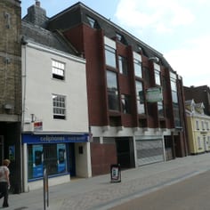 Site of Berkeley Hunt - now 37-39 Southgate Street, the first home of the Abrahams family in 1765 (and perhaps as early as 1674)