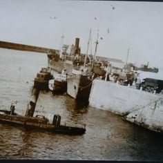 The crowded Jetty and Harbour before it was extended using slave labour (Ph. Alderney Museum)