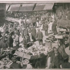 HIstoric photograph of Petticoat Market, Middlesex Street, from the turn of the last century, a famous Jewish market.