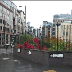 Dukes Place, the center of Anglo-Jewish life until the Second World War.