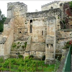 Bishop Chesney built the extensive Bishop's Palace with money with a loan of £300, borrowed from one of Lincoln's most famous Jews, Aaron.