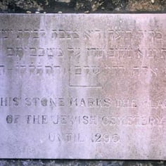 Commerative plaque in the Botanic Gardens marking the site of the Jewish cemetery
