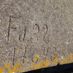 Graffiti on the anti-tank wall.  The Fa32 may represent German military abbreviation for 'Freiwillige arbeits(dienst)', or 'Voluntary labour (service) suggesting it was built by 'volunteers'.  The Russians called the wall 'Free-will Death' or 'Voluntary Death'.