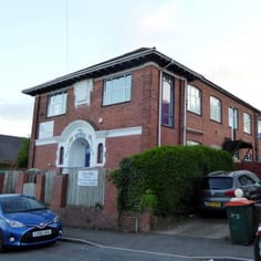 The former synagogue of 1934, on Queens Hill Crescent, Newport.