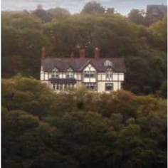Isidore Wartski had always aspired to building his 'dream house - a modern castle by the sea'. By the 1930s, he achieved his dream, opposite Bangor Tennis Club, Hwafa Road.
