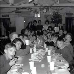 During the Second World War, Isidore Wartski prepared 'kosher' meals for up to 60 Jewish refugee children in the hall of St. James's Church, Glanrafon Hill.